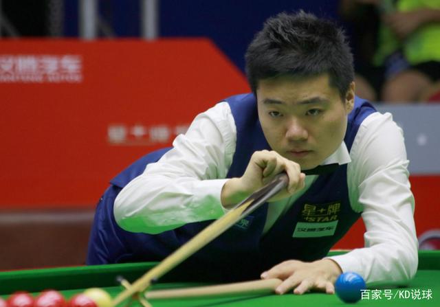 他在中场的 他在中场的